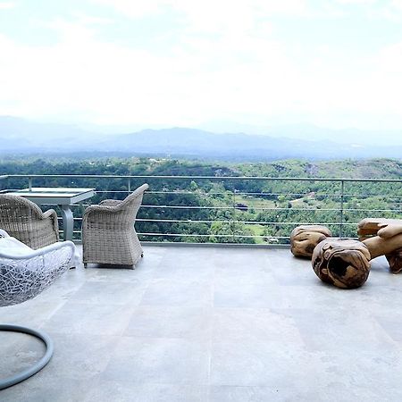 สกาย พาวิลเลียน Villa แคนดี้ ภายนอก รูปภาพ