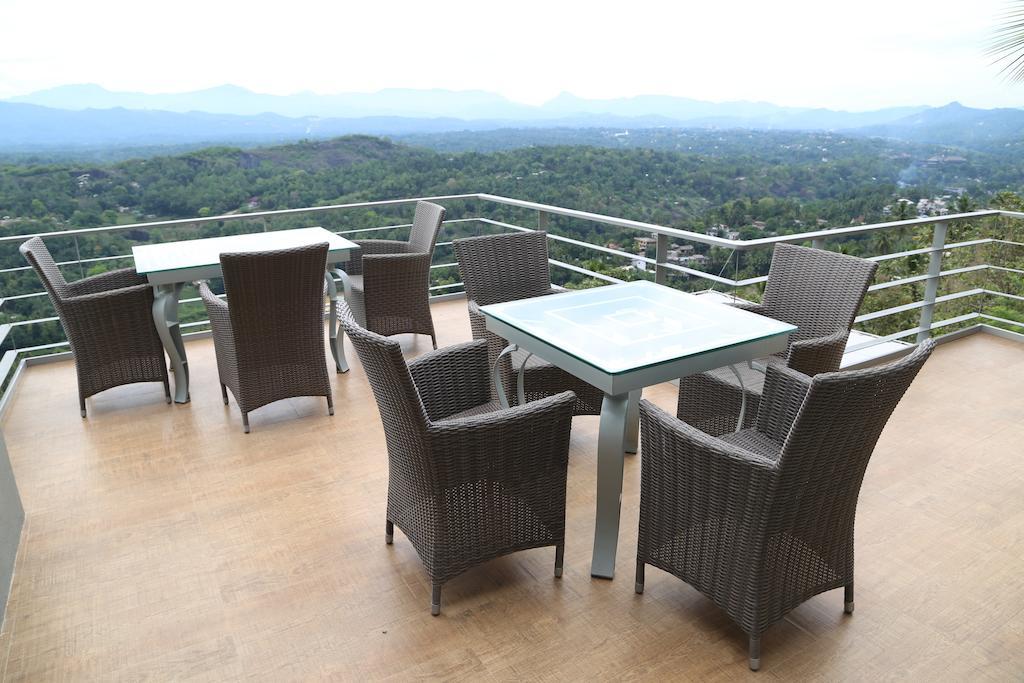 สกาย พาวิลเลียน Villa แคนดี้ ภายนอก รูปภาพ
