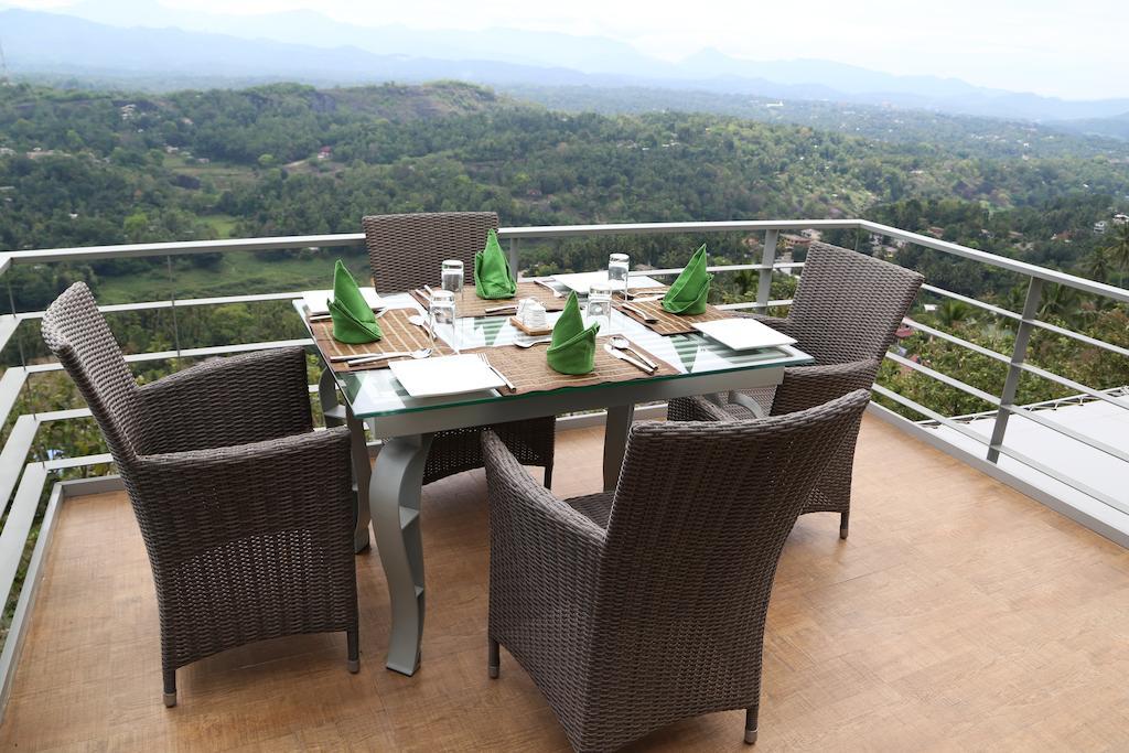 สกาย พาวิลเลียน Villa แคนดี้ ภายนอก รูปภาพ