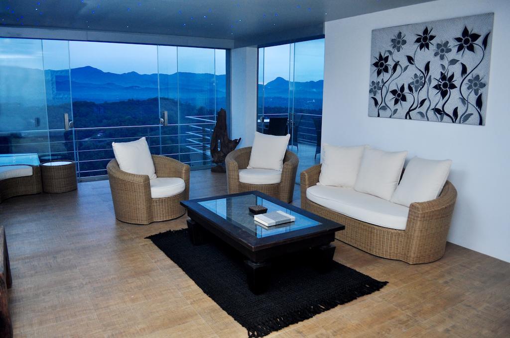 สกาย พาวิลเลียน Villa แคนดี้ ภายนอก รูปภาพ