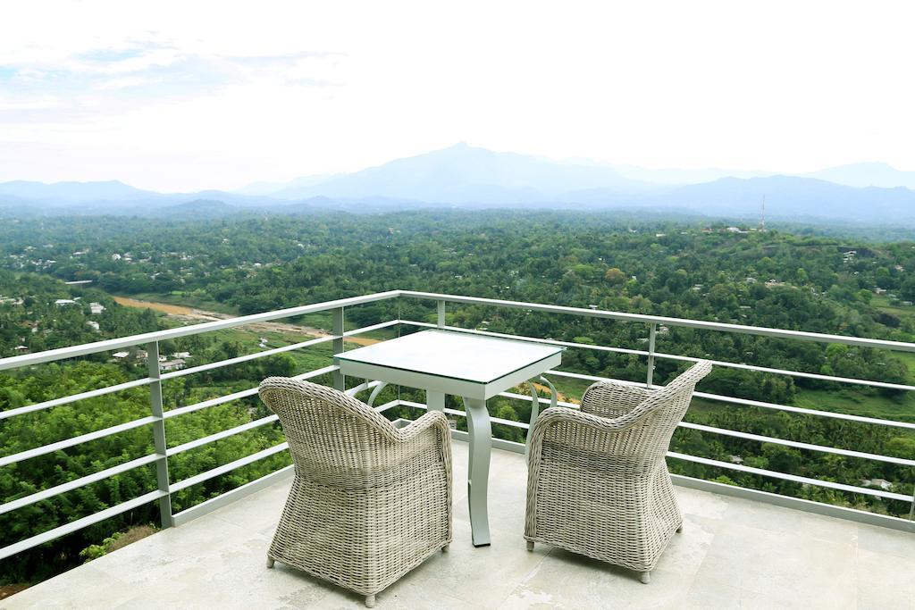 สกาย พาวิลเลียน Villa แคนดี้ ภายนอก รูปภาพ