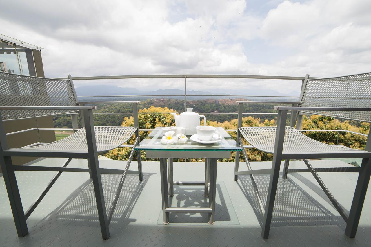 สกาย พาวิลเลียน Villa แคนดี้ ภายนอก รูปภาพ